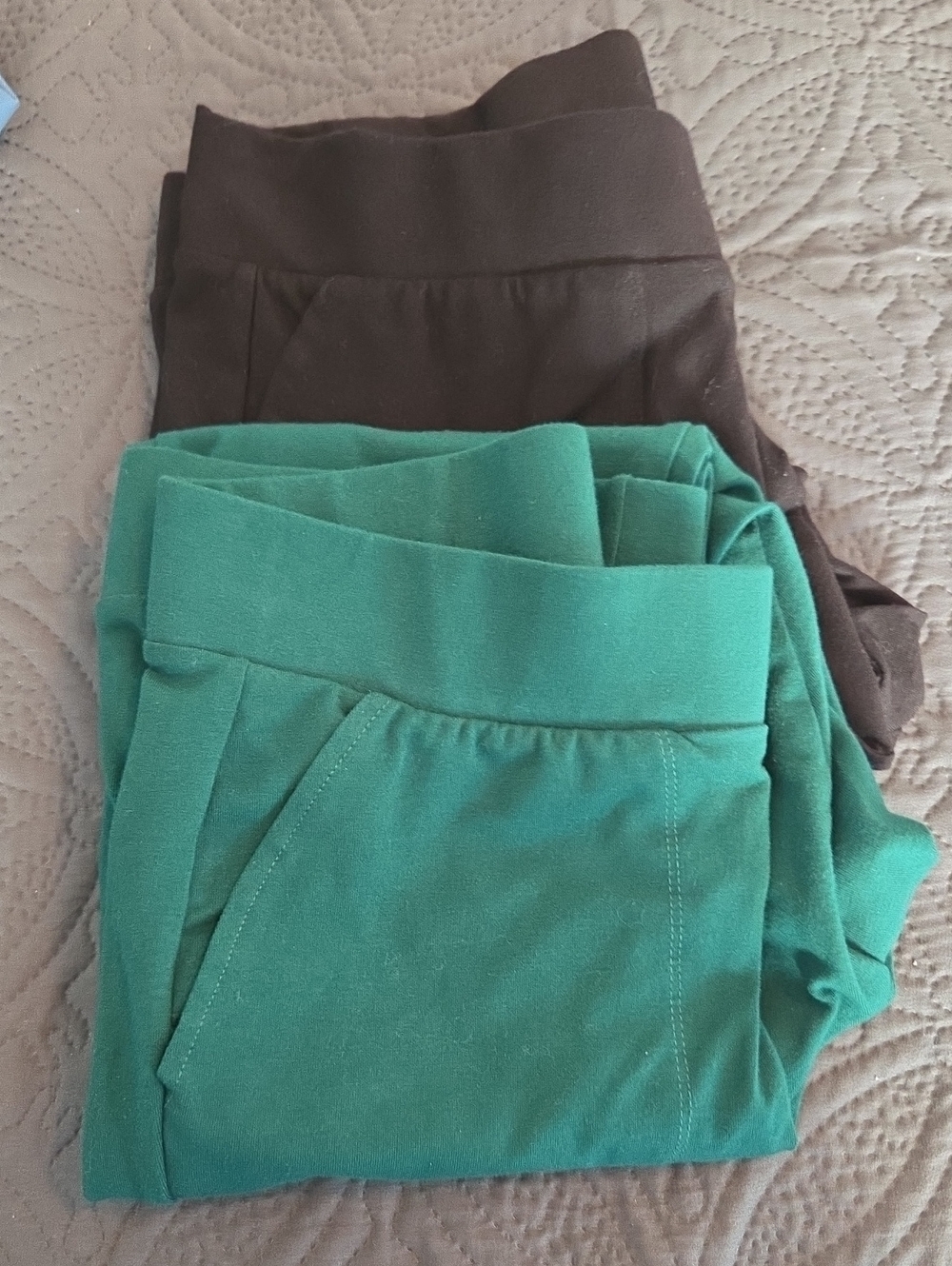 Bundle Of Two EUC torrid 2 Cropped Leggings